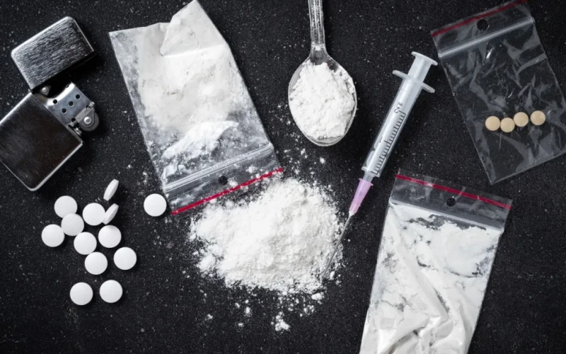 براءة حيازة مواد مخدرة ومقاومة رجال الامن